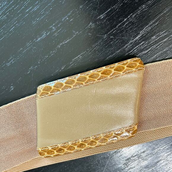 Beige Stretch Waist Belt M/L- Vintage Pearl Brand- with Snakeskin buckle accent - Picture 5 of 5